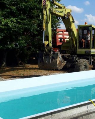 In questi giorni stiamo realizzando una nuova piscina nel “Montello”.
Continuate a seguirci per vedere la conclusione di lavori. 
#gardening #giardiniereprofessionista 
#giardinieri #fiori #realizzazionipersonalizzate #realizzazionidiparchiegiardini #unescoworldheritagesite #unesco #collinedelprosecco #artistagiardiniere #potatura #giardinaggio #fiori #donna #giardino #piante #natura #gardening #gardendesign #green #nature #realizzazionipersonalizzate #realizzazionidiparchiegiardini #unescoworldheritagesite #unesco #collinedelprosecco #artistagiardiniere #collinedelproseccounesco #unescoworldheritage
