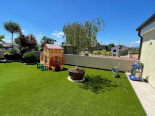 Realizzazione di un tetto verde su un terrazzo con la stesura di un “tappeto erboso sintetico”abbellito da piante ornamentali colorate selezionate in vasi di acciaio corten #natura #gardening #verde #terrearmate #gardendesign #green #nature #giardiniereprofessionista 
#giardinieri #fiori #realizzazionipersonalizzate #realizzazionidiparchiegiardini #unescoworldheritagesite #unesco #giardinieri #fiori #realizzazionipersonalizzate #realizzazionidiparchiegiardini #unescoworldheritagesite #unesco #collinedelprosecco #artistagiardiniere #tufo #collinedelproseccounesco #unescoworldheritage